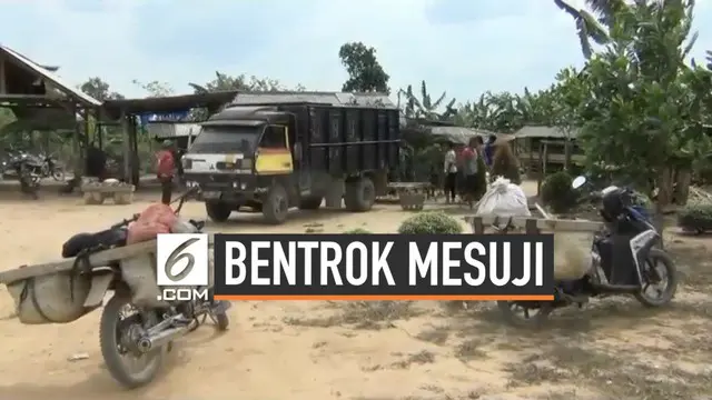 Sejumlah warga masih merasa khawatir usai terjadinya bentrokan di Mesuji, Lampung. Warga hanya kembali ke rumah untuk mengambil barang-barang lalu kembali mengungsi.
