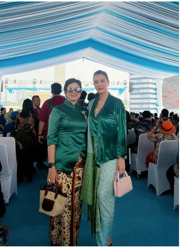 5 Potret Marcella Zalianty di HUT TNI ke-80, Anggun dengan Kebaya Hijau Toska