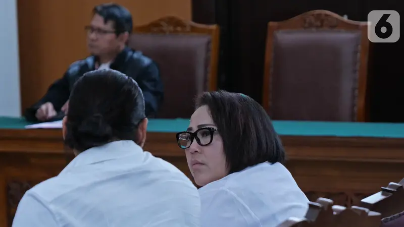 Ekspresi Nunung Usai Jalani Sidang Perdana Kasus Narkoba