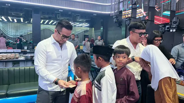 Ruri Repvblik dan Mike Goh