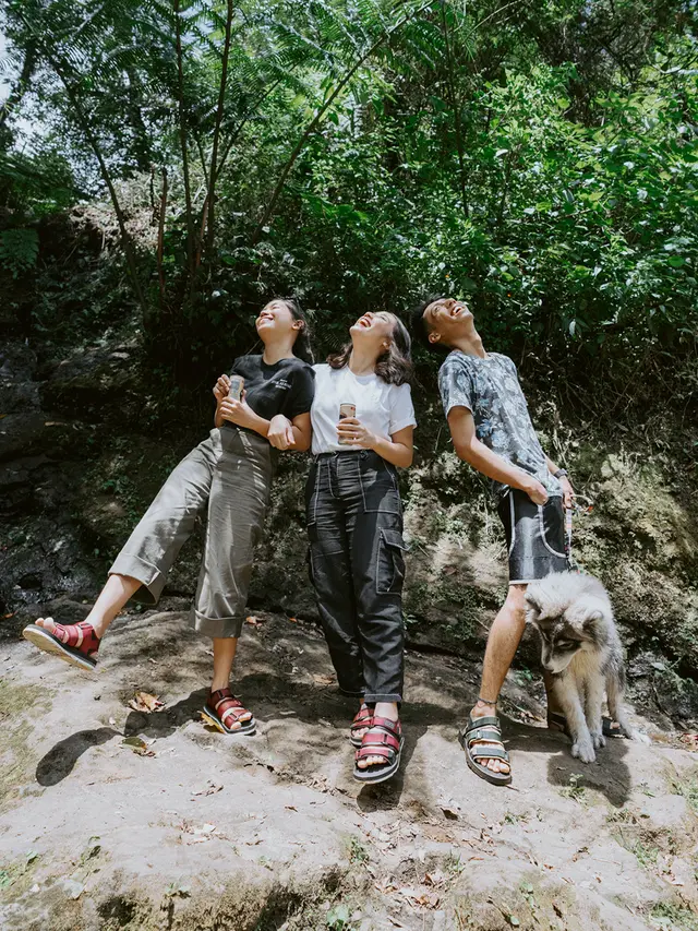 Koleksi sandal gunung Reiwal