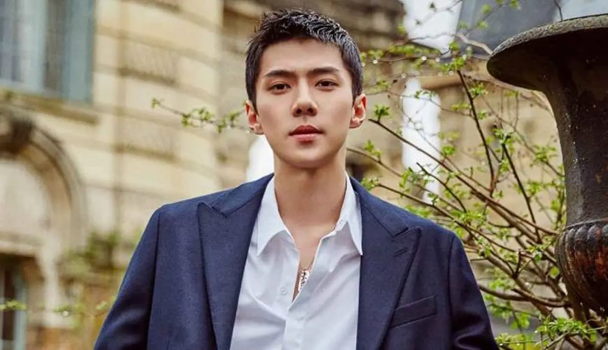 Setelah D.O, kini giliran Sehun EXO yang dikabarkan akan bermain dalam web film Dokgo Rewind, yang diadaptasi dari webtoon dengan judul sama. (Foto: allkpop.com)