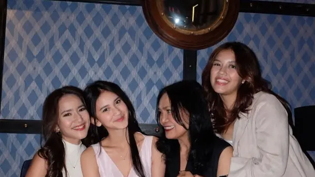 Risma Nilawati dan Deswita Maharani di Ulang Tahun Harleyava Princy anak Ferry Maryadi [@harleyavaprincy]