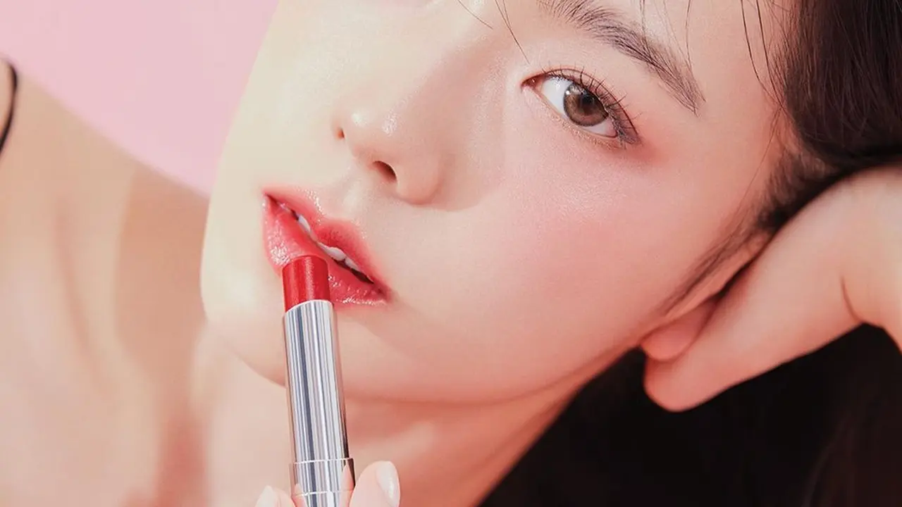 Jisoo BLACKPINK Ulang Tahun, Dior Beauty Rilis Lip Gloss Edisi Khusus