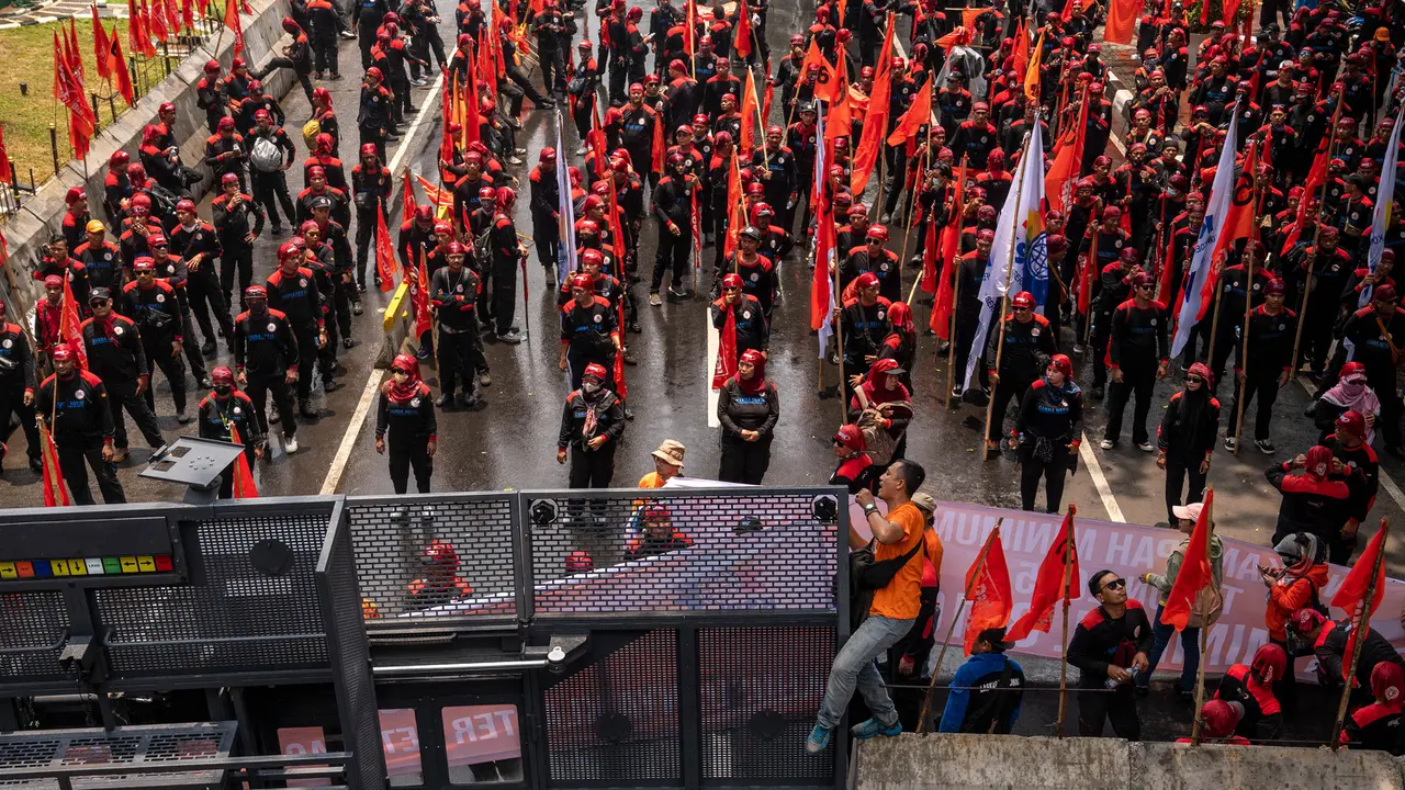 Kembali Berunjuk Rasa, Buruh Minta Kenaikan UMP 2025 Hingga 10 Persen