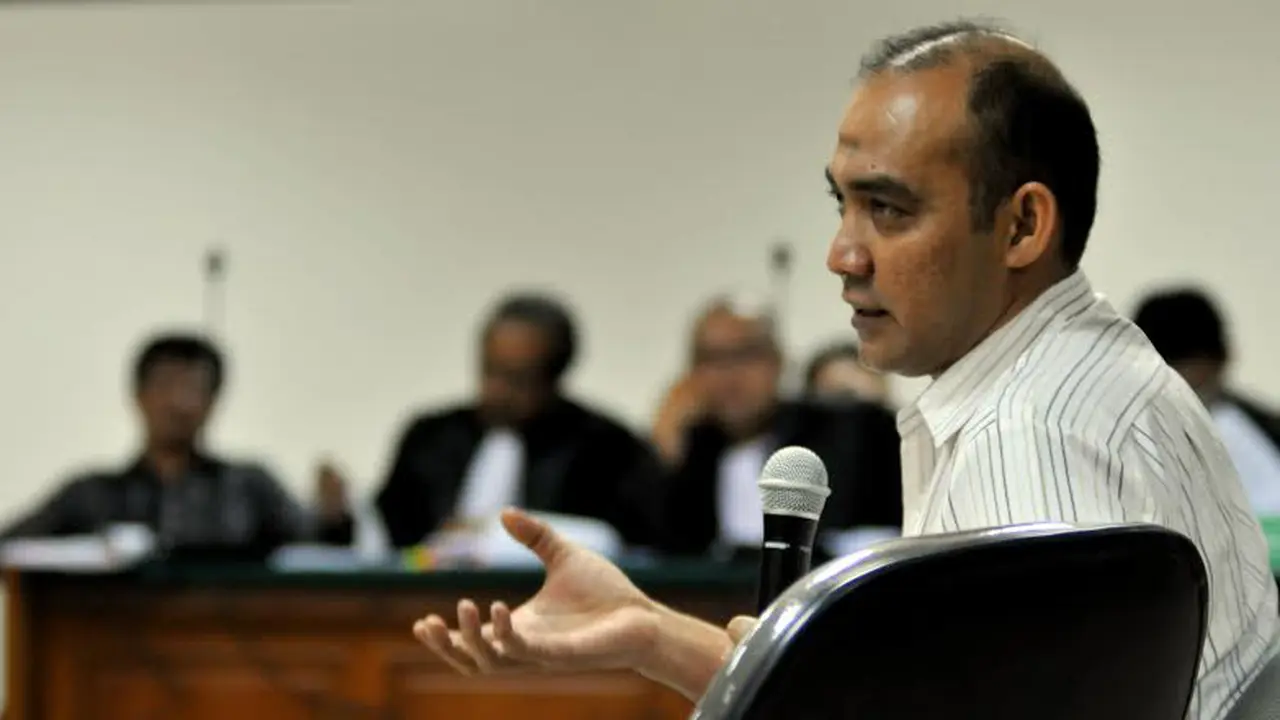 [FOTO] Selain Pelatih Golf, Deviardi Menjadi `Kasir` Rudi Rubiandini