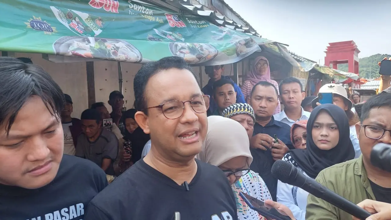 Calon presiden nomor urut 1, Anies Baswedan menjanjikan kebijakan yang menguntungkan bagi para pedagang, khususnya pedagang mikro kecil.