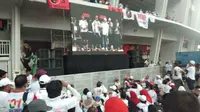 Layar lebar disediakan di luar GBK, agar pendukung dapat menyaksikan acara kampanye akbar Jokowi. (Liputan6.com/Ady Anugrahadi)