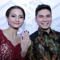 Acha Septriasa dan Vicky Kharisma menggelar acara lamaran pada Minggu (4/11/2016) siang. (Deki Prayoga/Bintang.com) 