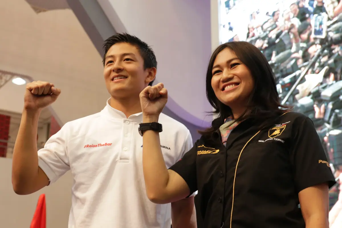 Rio Haryanto (kiri)