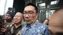 Usai diperiksa selama lebih kurang enam jam, Ridwan Kamil mengaku bahagia.  Tampak dalam foto, mantan Gubernur Jawa Barat Ridwan Kamil saat meninggalkan Gedung Merah Putih Komisi Pemberantasan Korupsi (KPK), Jakarta, Selasa (2/12/2025). (merdeka.com/Arie Basuki)