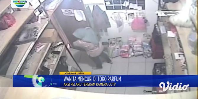 VIDEO: Seorang Wanita Terekam CCTV Bawa Kabur Uang dari Sebuah Toko