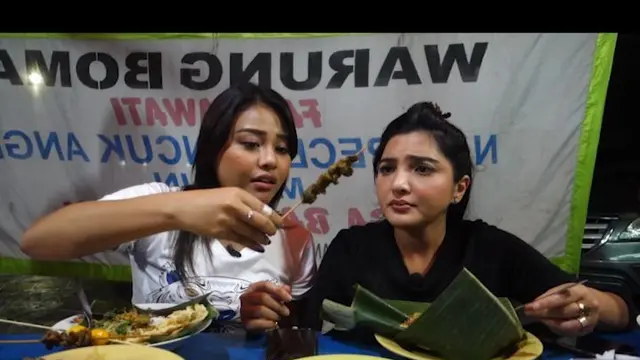 [Fimela] makan di pinggir jalan -ashanty dan Aurel