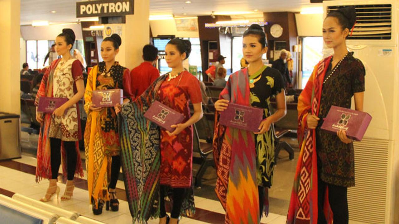 Kebaya Holic dan Batik Lurik Hiasi Ruangan di Bandara Ahmad Yani