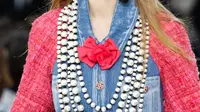 Hottest Trend: Pearl Jewelry in 2018 - Photo: Vogue