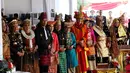  Presiden Joko Widodo foto bersama dengan para pemenang hadiah sepeda yang di nilai dari pakaian adat terlengkap usai peringatan HUT RI ke 72 di Istana Merdeka, Jakarta, Kamis (17/8). (Liputan6.com/Pool)