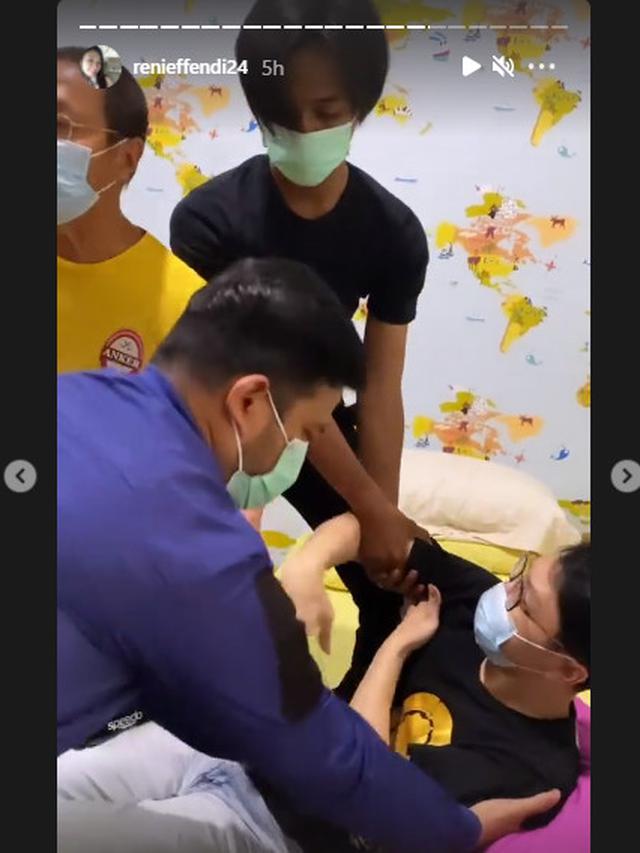 Dramatis, Ini 6 Potret Detik-detik dr. Richard Dijemput Paksa Polisi yang Disaksikan Istri