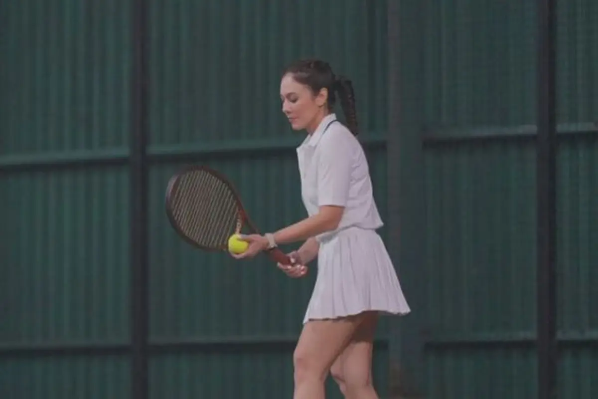 5 Potret Wulan Guritno Main Tenis, Rahasia Tampil Bugar dan Miliki Body Goals (credit: instagram.com/wulanguritno).