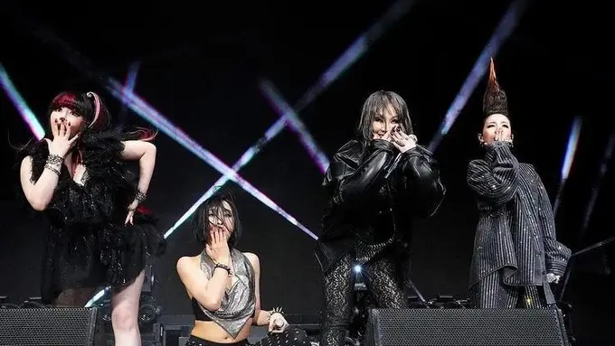 Penampilan Mengejutkan 2NE1 Formasi Lengkap di Panggung Coachella 2022, dengan Outfit Punk Rock Serba Hitam