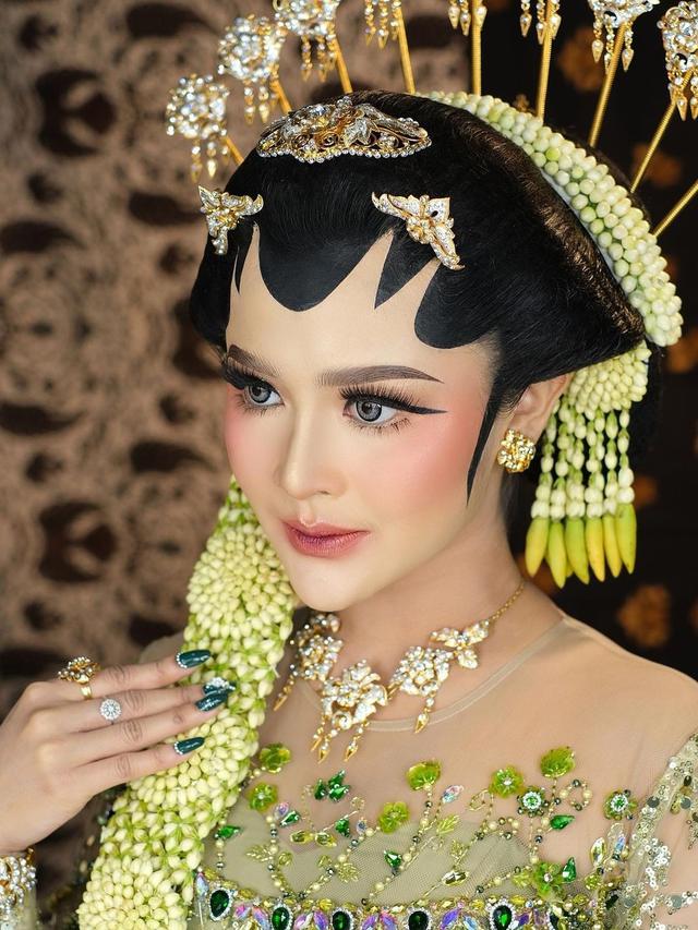 6 Potret Bella Bonita Dandan Bak Pengantin, Ramai Isu Segera Dinikahi Denny Caknan
