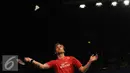 Pebulutangkis tunggal putra Denmark, Jan O Jorgensen menatap ke arah bola saat melawan tunggal putera Indonesia, Jonatan Christie di perempat final BCA Indonesia Open 2016, Jakarta, Jumat (3/6/2016). (Liputan6.com/Helmi Fithriansyah)