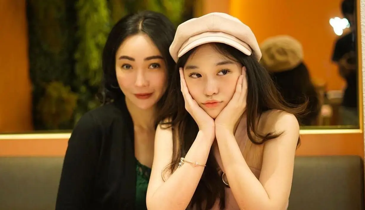Bak kakak beradik, begini potret Livy Renata dan sang ibunda, Susana Rahardjo. (FOTO: instagram.com/susana.rahardjo/)