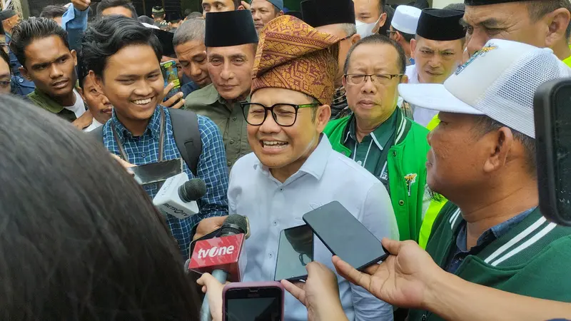Calon wakil presiden (cawapres) nomor urut satu Muhaimin Iskandar alias Cak Imin menyinggung soal nasib-nasib guru-guru di Indonesia yang masih jauh dari kesejahteraan. Terutama kesejahteraan guru-guru agama.