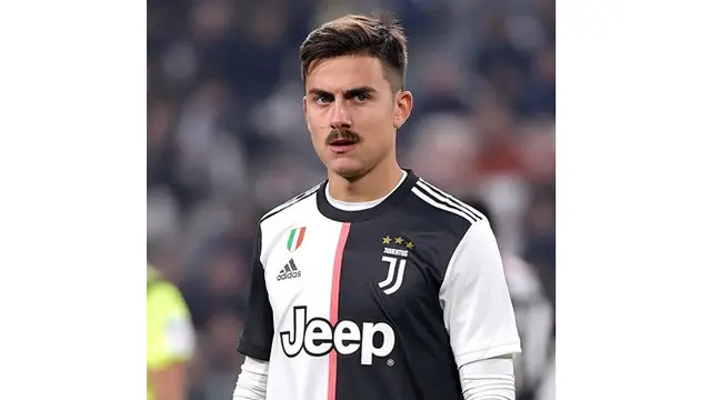 Diedit Berkumis, Penampilan 7 Pemain Sepak Bola Ini Bikin Pangling