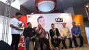 Raffi Ahmad dan beberapa orang yang mendukung produksi album barunya (Galih W. Satria/Bintang.com)