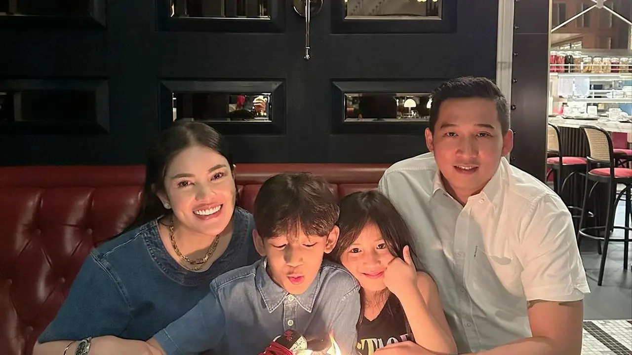 7 Potret Nindy Ayunda Bareng Mantan Suami Rayakan Ulang Tahun Anak