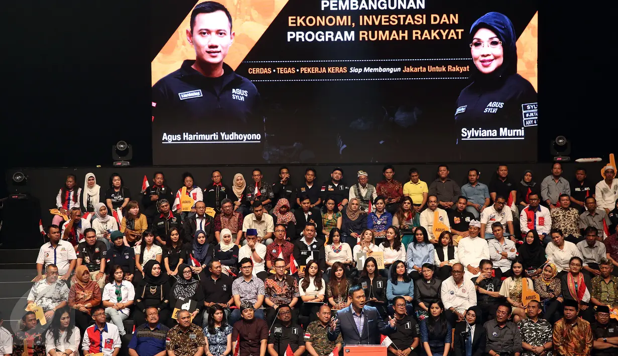Cagub DKI Agus Harimurti Yudhoyono saat menyampaikan pidato politik di Jakarta, Minggu (27/11). Dalam pidato politiknya Agus memaparkan kondisi perekonomian di Jakarta. (Liputan6.com/Johan Tallo)