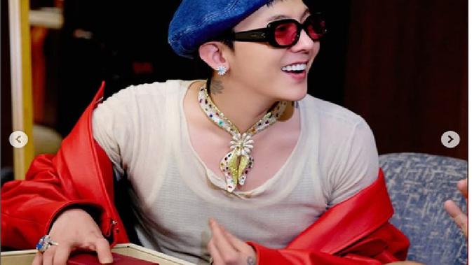 G-Dragon: Kalung Bandana Eksklusif Bertatahkan 209 Karat Permata