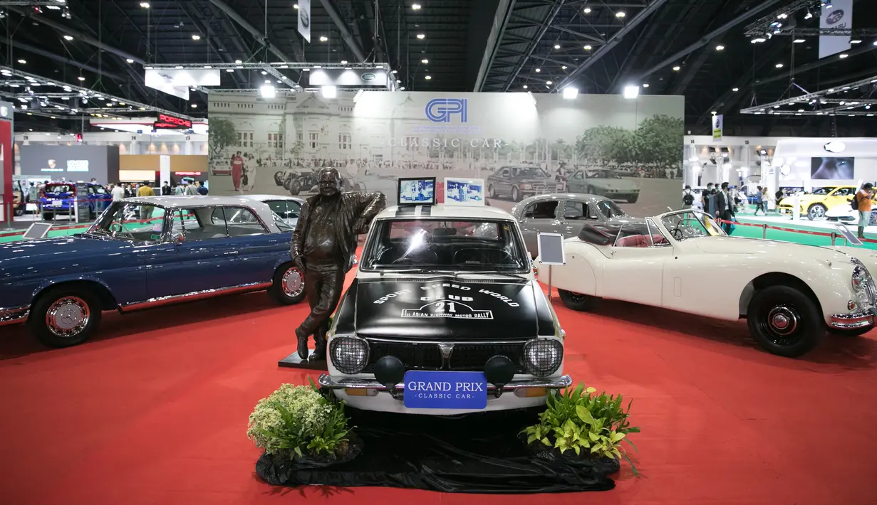 Sejumlah mobil klasik terlihat di Bangkok International Motor Show ke-41 di Bangkok, Thailand, pada 16 Juli 2020. Bangkok International Motor Show ke-41 dimulai pada 15 Juli dan akan berlangsung hingga 26 Juli di Bangkok. (Xinhua/Zhang Keren)