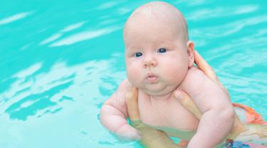 Seru Dan Lucu Kumpulan Video Bayi Berselancar Dengan Ayahnya Parenting Fimela Com