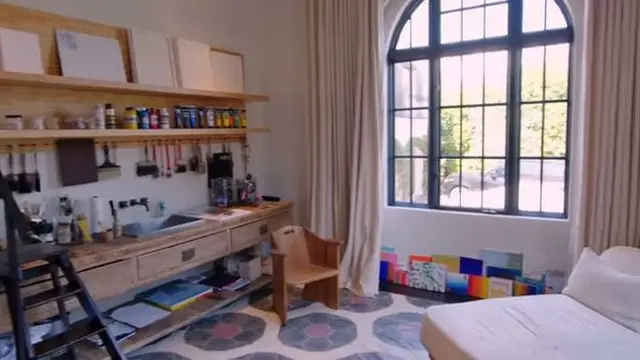 Interior Rumah Membumi ala Kendall Jenner, Ada Bathtub Emas hingga Keran Dapur Unik