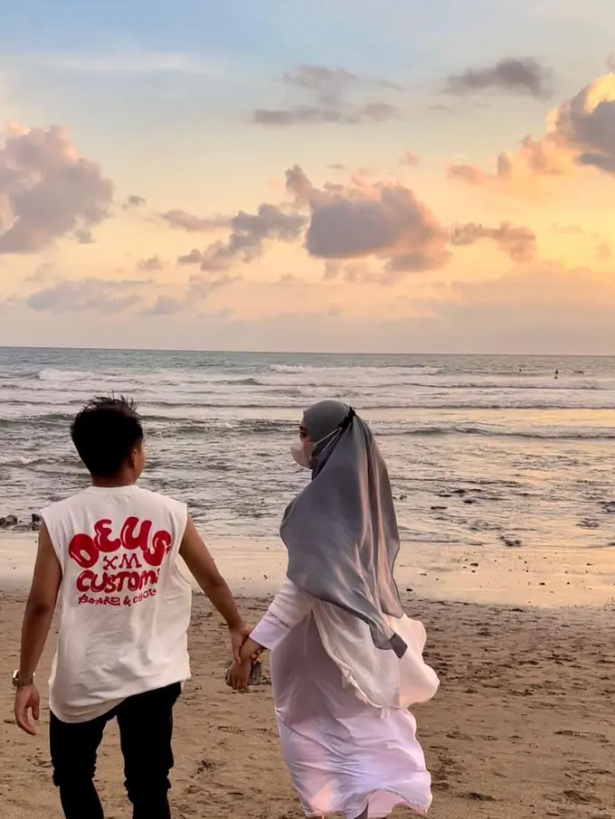 6 Potret Liburan Taqy Malik dan Istri di Bali, Rayakan Anniversary Pertama