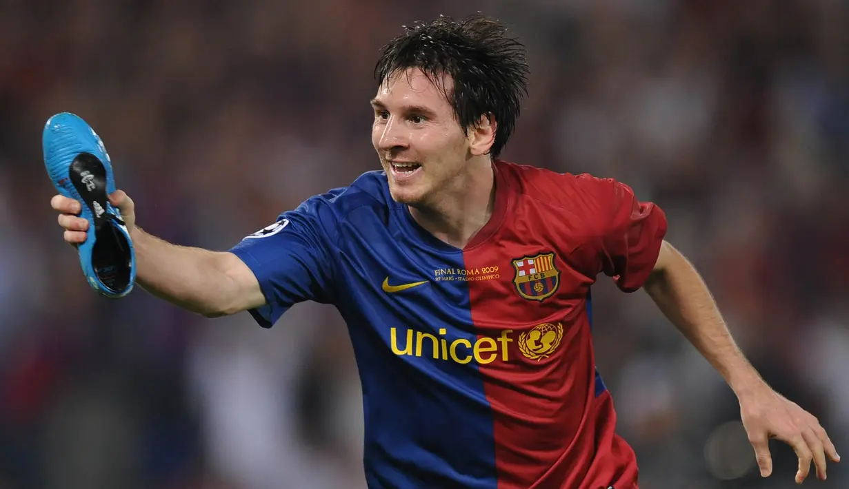 Bintang Barcelona, Lionel Messi, merayakan gol yang dicetaknya ke gawang Manchester United pada laga final Liga Champions di Stadion Olimpico, Roma, Rabu (27/5/2017). (AFP/Christophe Simon)