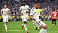Eksekusi penalti Kylian Mbappe berhasil membawa Real Madrid meraih kemenangan 1-0 atas Osasuna pada laga pekan perdana La Liga di Santiago Bernabeu, Rabu (20/8/2025) dini hari WIB. (AFP/Javier Soriano)