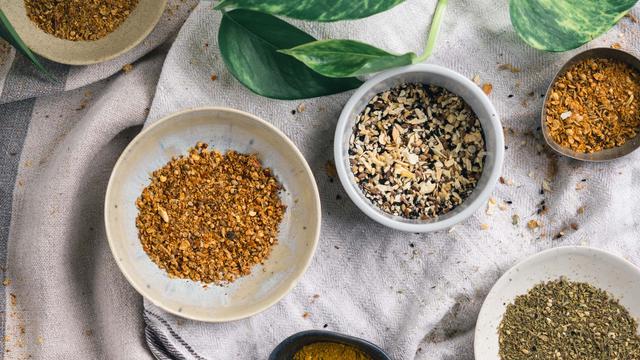 Contoh ilustrasi kacang-kacangan sebagai sumber lemak sehat