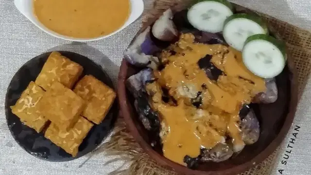 Resep pecel terong bakar. (dok. Cookpad @faridaSulthan_0107)