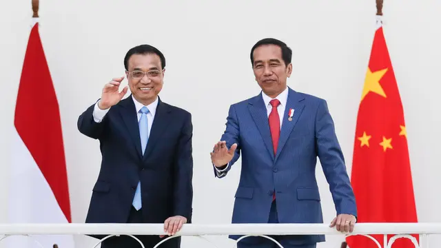 Jokowi dan PM Li Tanam Pohon di Istana Bogor