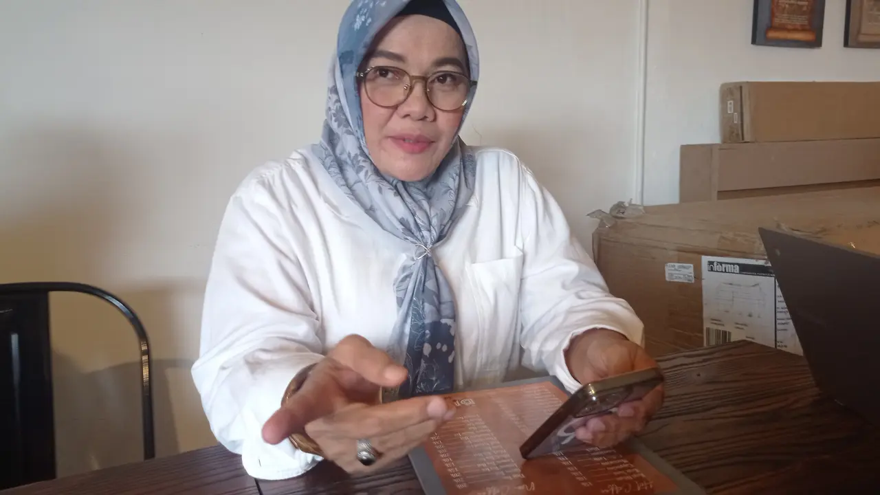 Wakil Bupati Wakatobi Ilmiati Daud usai cekcok dengan Bupati Wakatobi melakukan klarifikasi.(Liputan6.com/Ahmad Akbar Fua)
