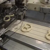 Saking canggihnya, mesin-mesin di pabrik ini bisa bikin kamu terpesona. (Via: youtube.com)