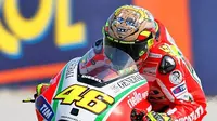 Helm Valentino Rossi dengan tema Boxer ini dibuat saat dia menunggangi Ducati di 2012 yang ternyata justru banyak menelan kekalahan. (rossihelmets.com)
