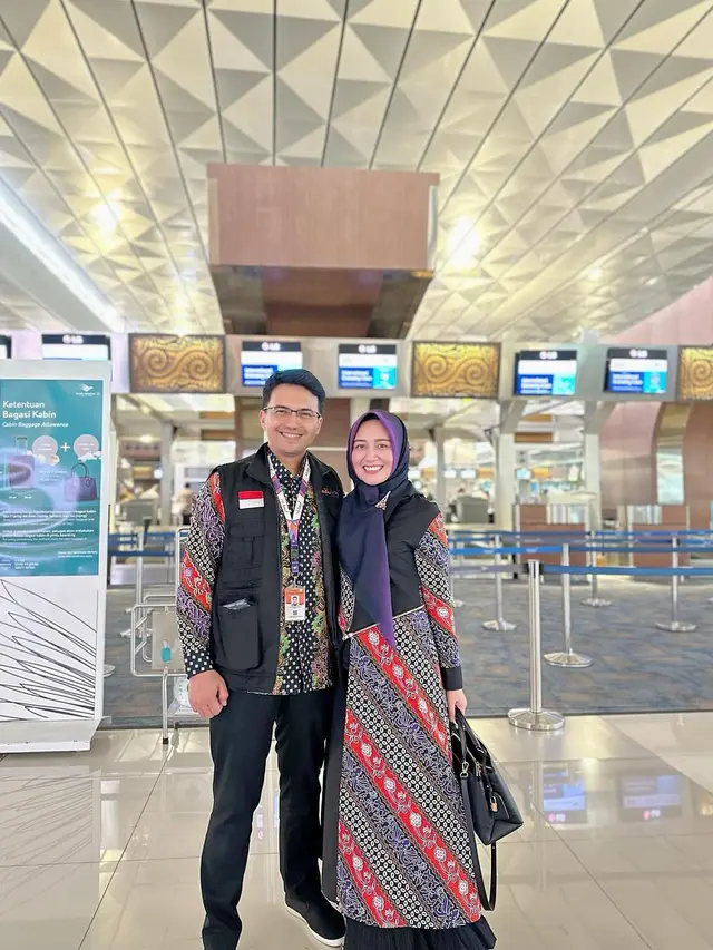8 Potret Sahrul Gunawan dan Istri Jalani Ibadah Haji, Ajak Mertua