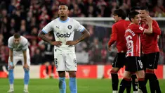 Ekspresi kecewa pemain Girona, Savio Moreira saat timnya kalah dari Athletic Bilbao pada laga lanjutan Liga Spanyol 2023/2024 di San Mames Stadium, Bilbao, Spanyol, Selasa (20/02/2024) dini hari WIB. (AFP/Ander Gillenea)