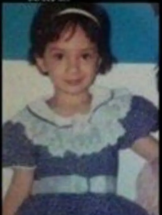 Istri Arya Saloka ini memang memiliki sorot mata yang tajam. Foto masa kecil Putri Anne terlihat menggemaskan dengan rambut pendeknya. Foto ini pun berhasil curi perhatian bagi fans Arya Saloka dan Putri Anne. (Liputan6.com/IG/fansaryasaloka6)