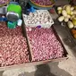 Harga bawang merah dan bawang putih yang melonjak naik jelang bulan ramadhan (Liputan6.com / Nefri Inge)