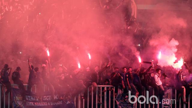 Flare di final Piala Presiden 2017