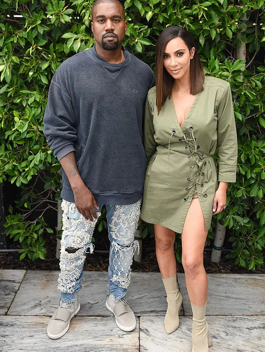 Dilansir dari HollywoodLife, Kanye West jatuh sakit karena flu berat dan membuatnya harus pergi ke rumah sakit. (REX/Shutterstock/HollywoodLife)